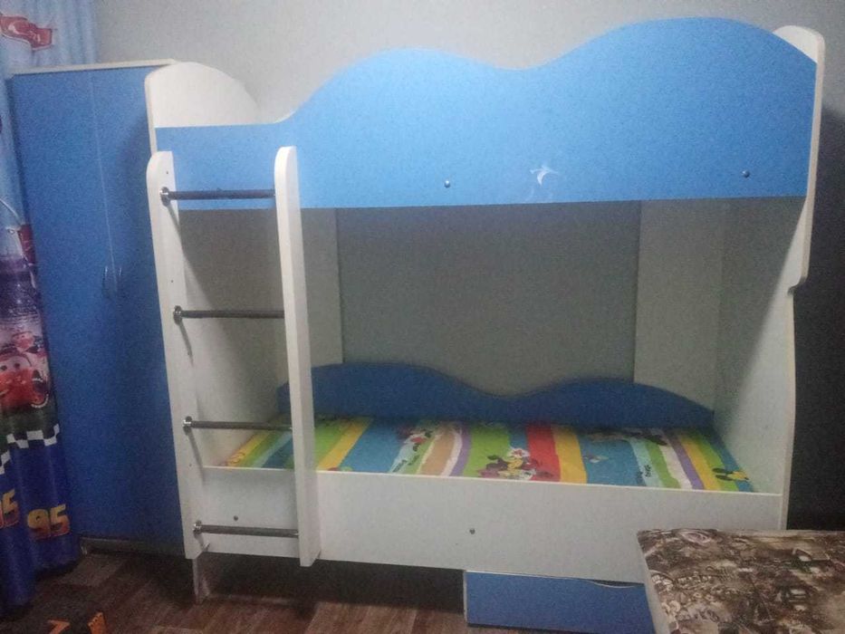 Продам двухъярусную кровать