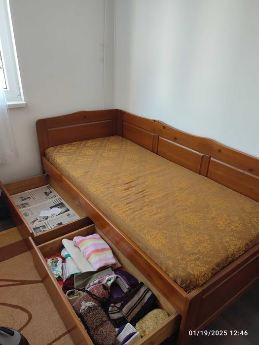 Легла от масивна дървесина - чам