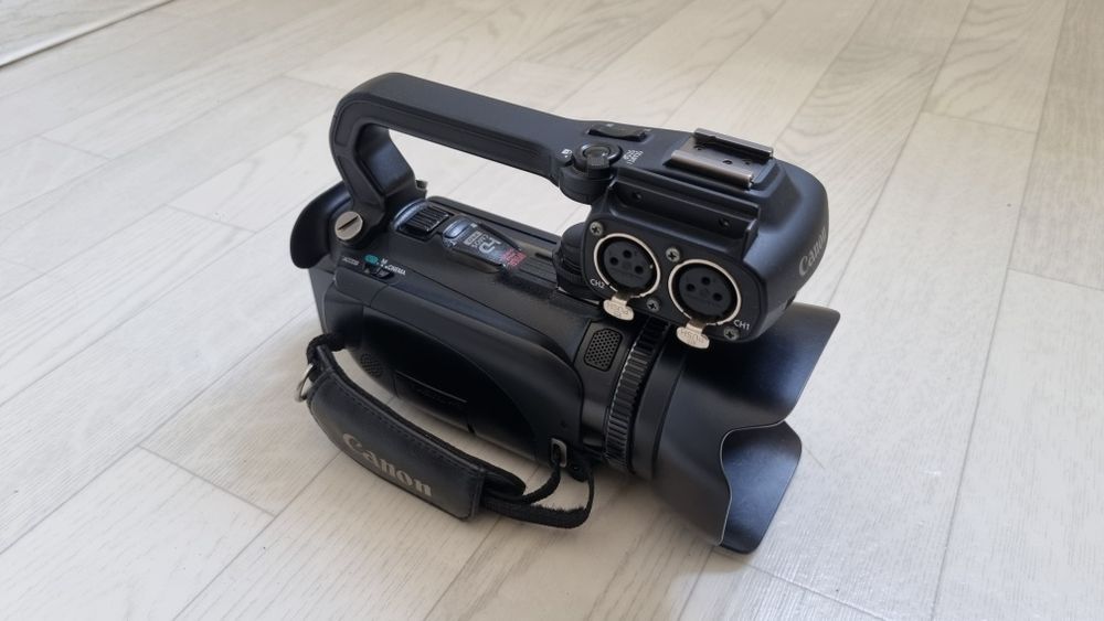 Видеокамера Canon XA10