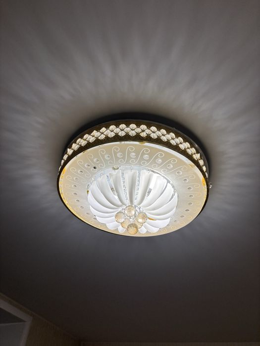 2 люстры, цоколь E27