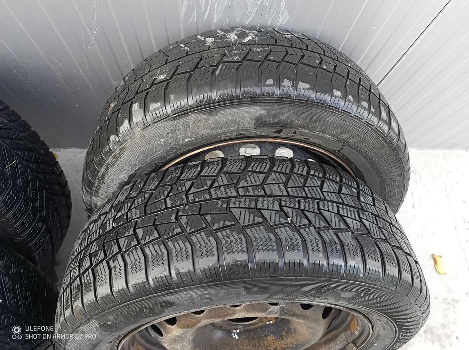 Гуми- 4 зимни 15ки, 4 летни 15ки и 2 зимни 14 ми ки