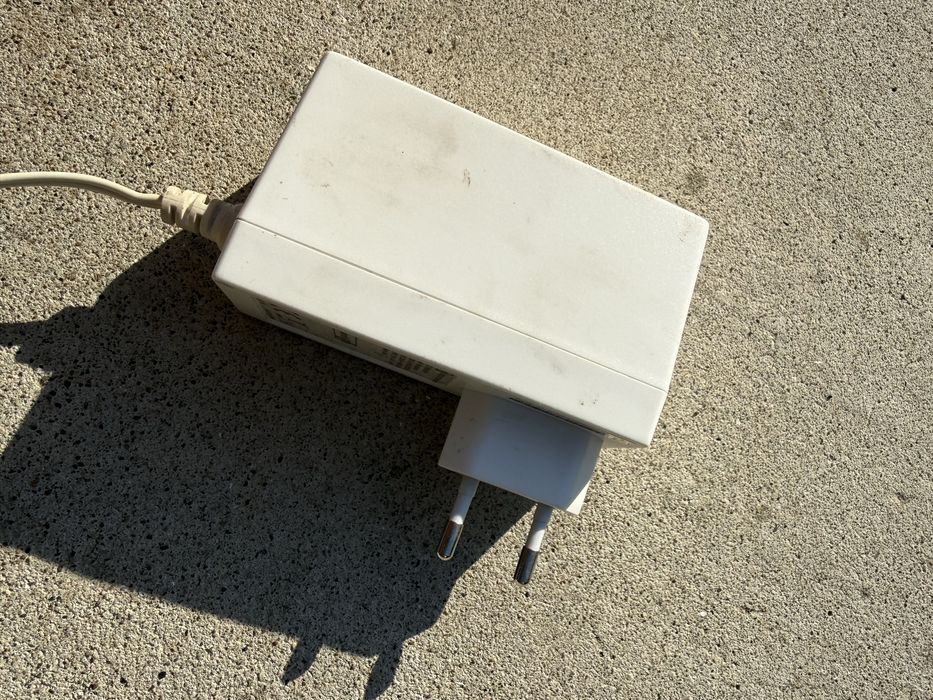 Alimentatoare de priză 12V / 2.5A (Leader Electronics)
