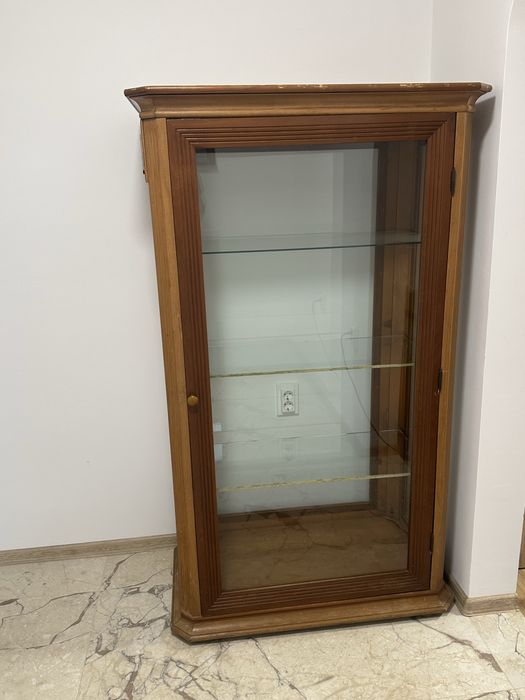 Витрина / секция / шкаф от масив и стъкло