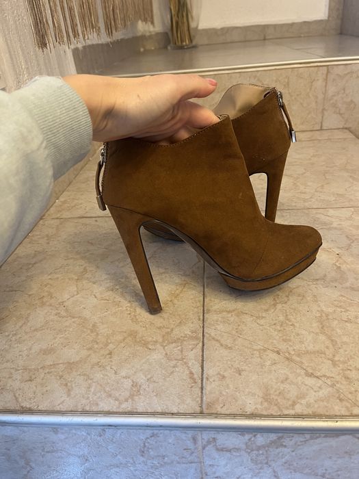 Кафяви боти Zara