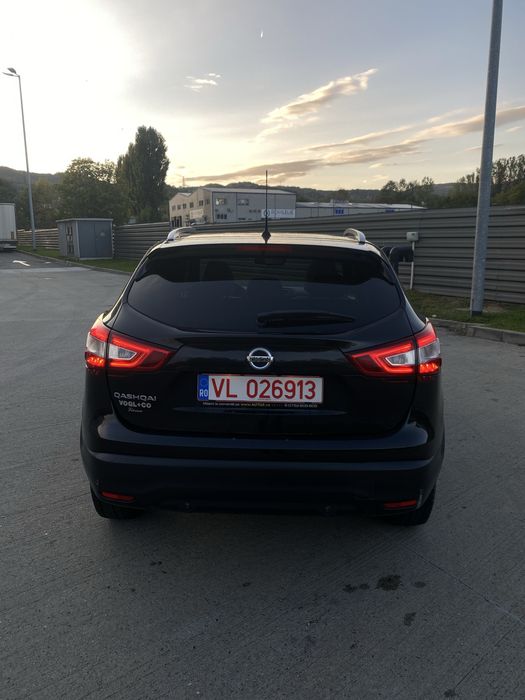 Nissan Qashqai 4x4 Tekna – 1,6 dci, camere 360°, piele crem cu alcantara