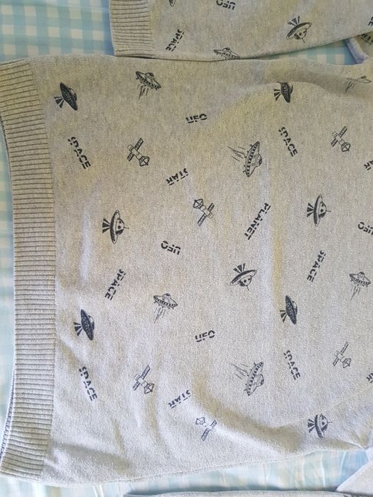 Продават детски памучен пуловер