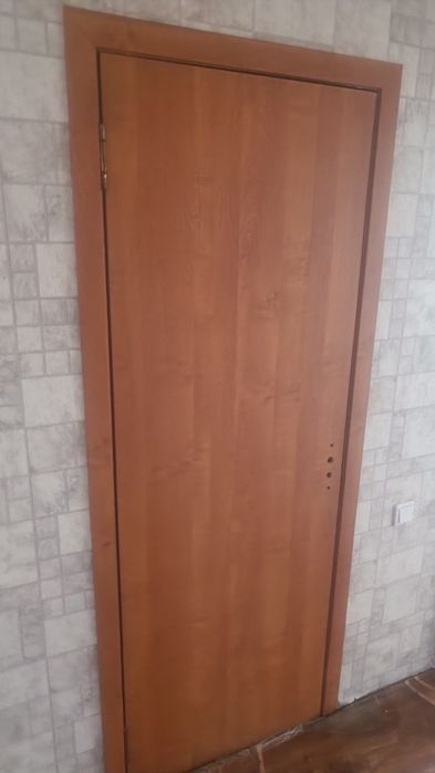 Двери, б/у продам.