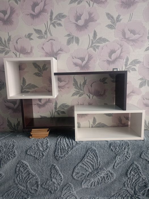 Настенная полочка