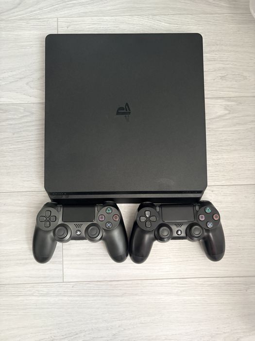 PlayStation 4 Slim 1TB, Curățat recent, 2 Controllere (unul nou) + 11 Jocuri complete