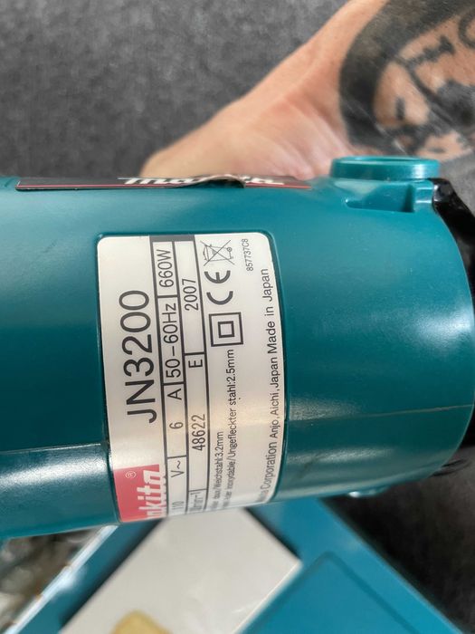 MAKITA JN3200 РЕЗАЧКА за стомана и алуминии с вграден дебеломер 3.2мм