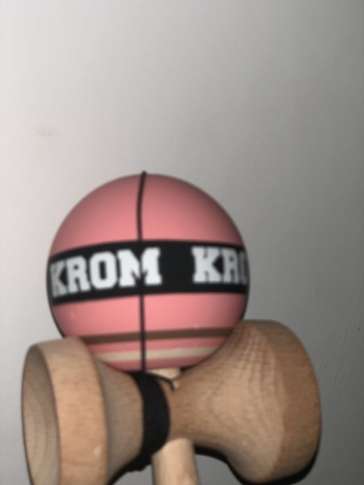 Tama krom strogo roz