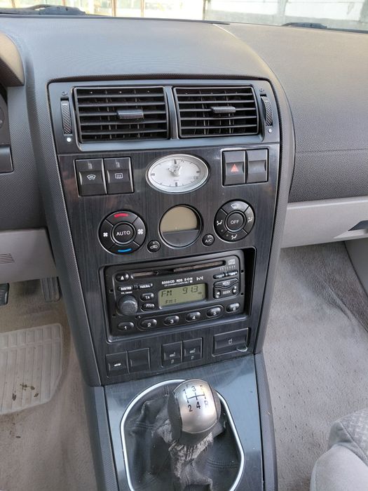 Vand Ford mondeo mk3 an 2002 1,8 benzina