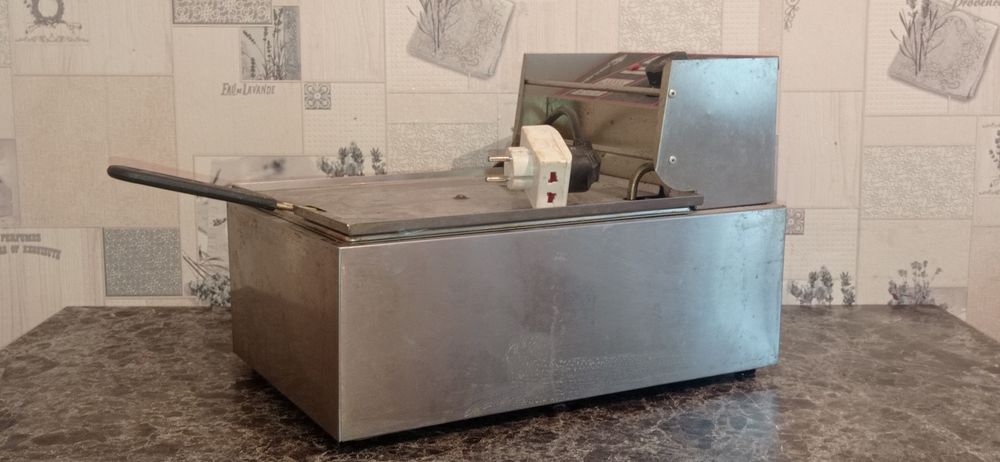 Фритюрница в хорошем состоянии