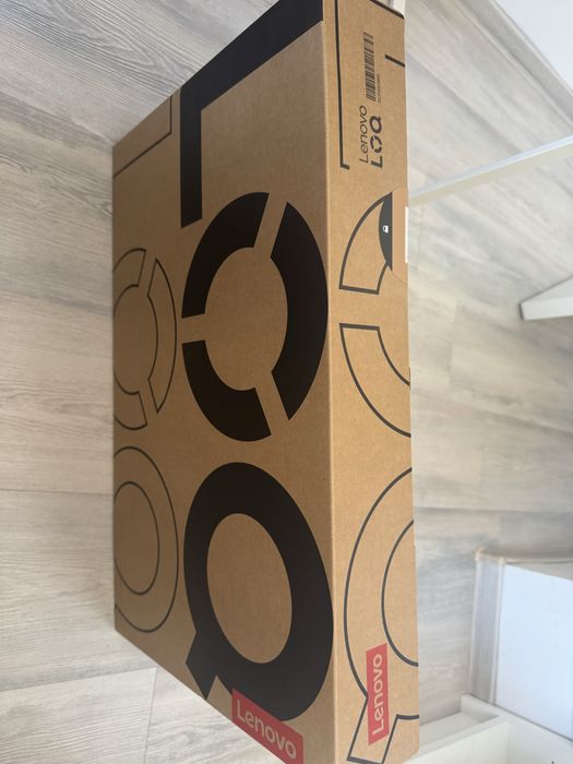 Vand laptop gamin Lenovo LOQ rtx 5060 nou