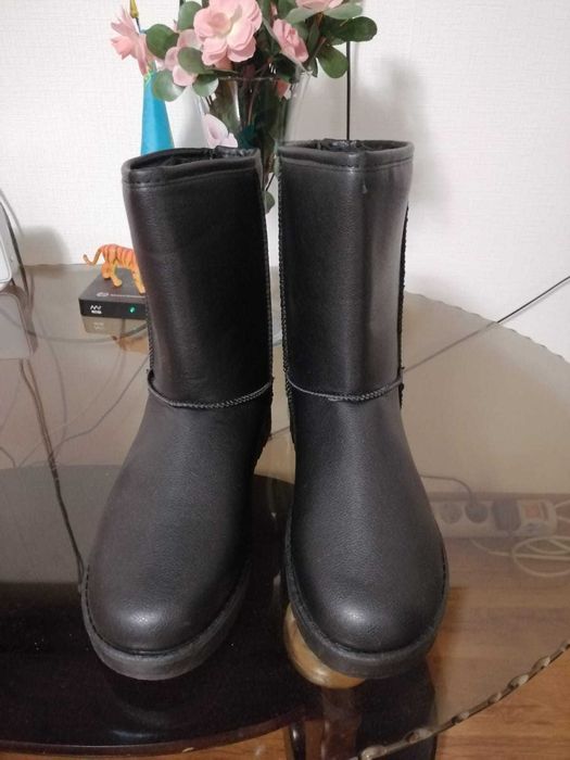 Срочно продам угги