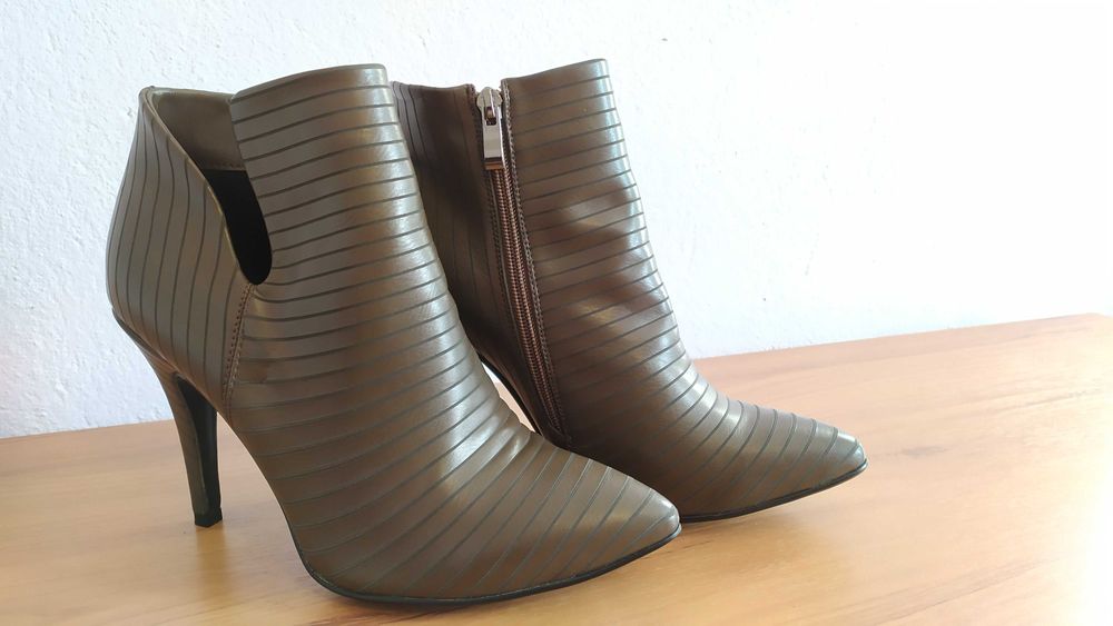 Дамски боти на висок ток, 41-ви номер
