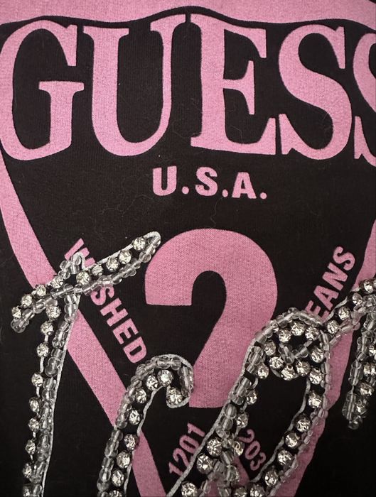 Бял и черен сиучър Guess