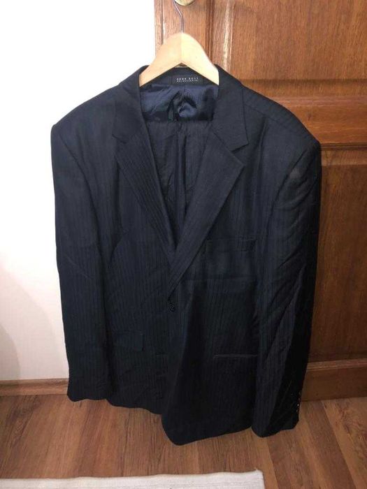 Vand costum HUGO BOSS,100% lana,bleumarin,marimea 58.