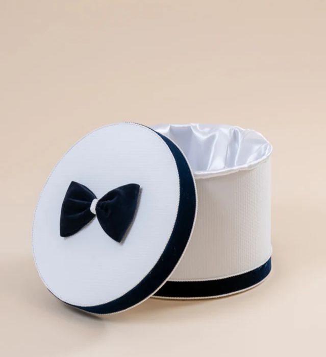 Cufar/ cutie eleganta trusou Botez Baieti Alb Cu Funda Catifea Bleumarin AnneBebe