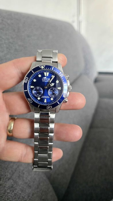 Часовник Lotus Hibrid