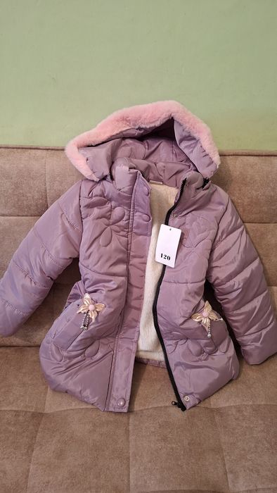 Куртка для девочки на рос 120 см