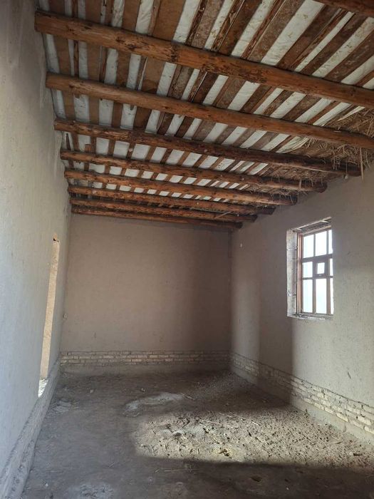 Yangiariq tumani Sherobod MFYda qurilishi tugallanmagan hovli joy