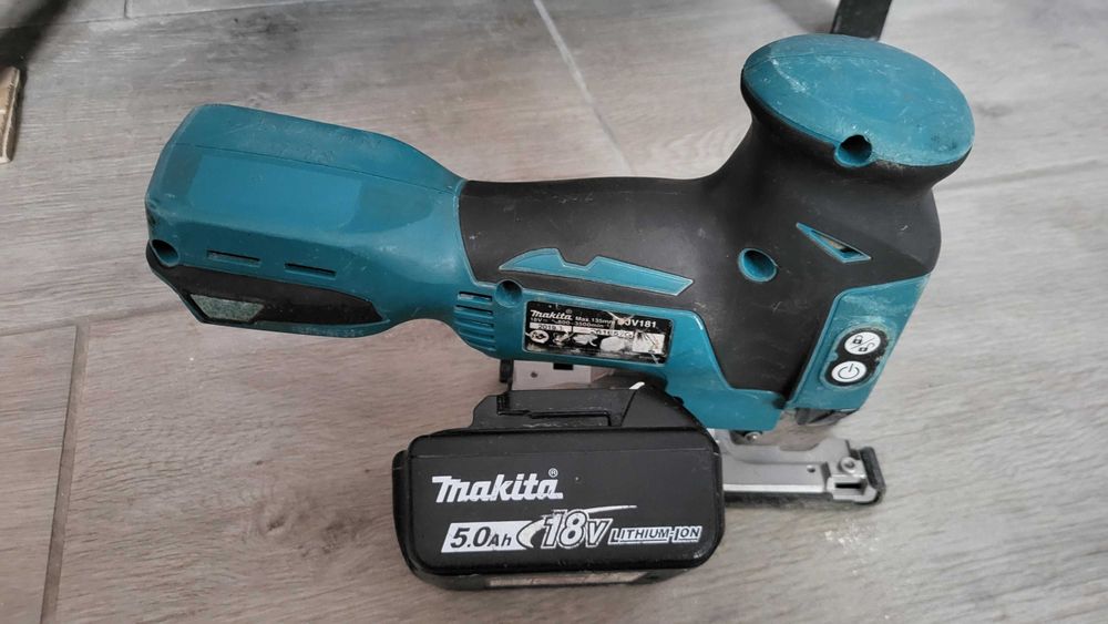 Makita DJV181Z fierastrau vertical cu acumulator 18V 135 mm Fara perii