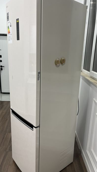 Холодильник LG бежевый
