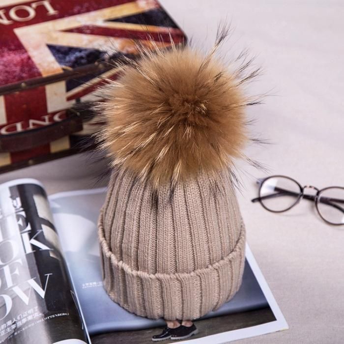 дамска шапка зимна голям естествен пух лисица тик так копче и се сваля