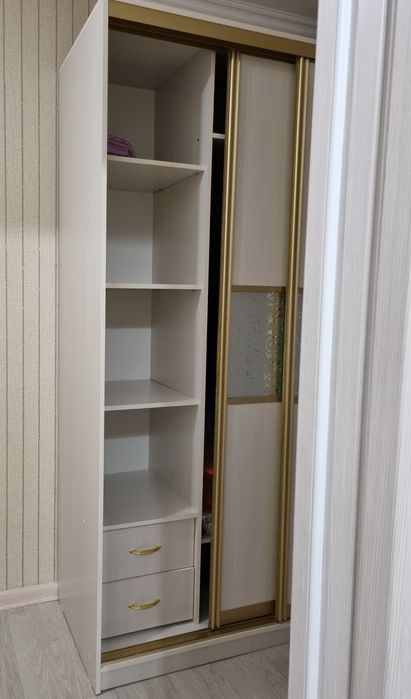 Продам новый купейный шкаф