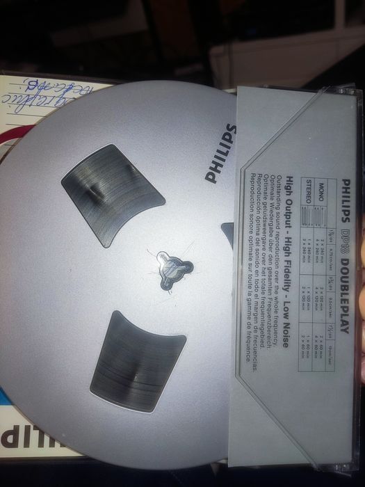 Продавам магнетофонни ролки.