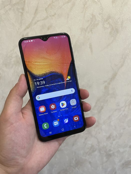Продам Samsung A10.