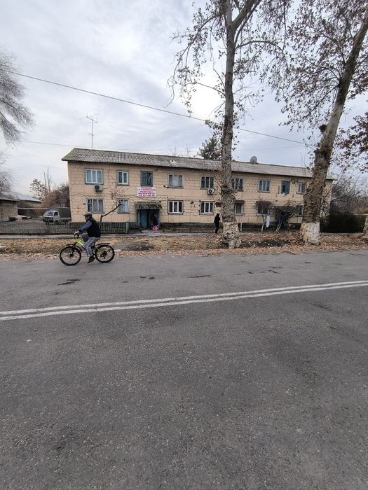 Однакомнатная квартира в деревянном доме. С ремонтом и обстановкой.