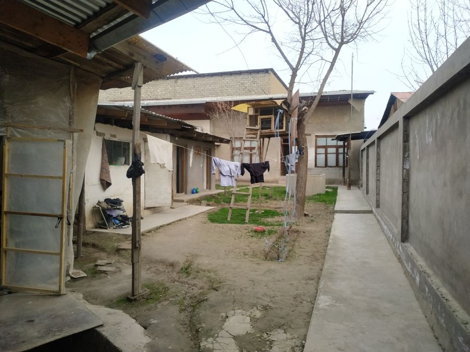 uy sotiladi yaxshi joyda