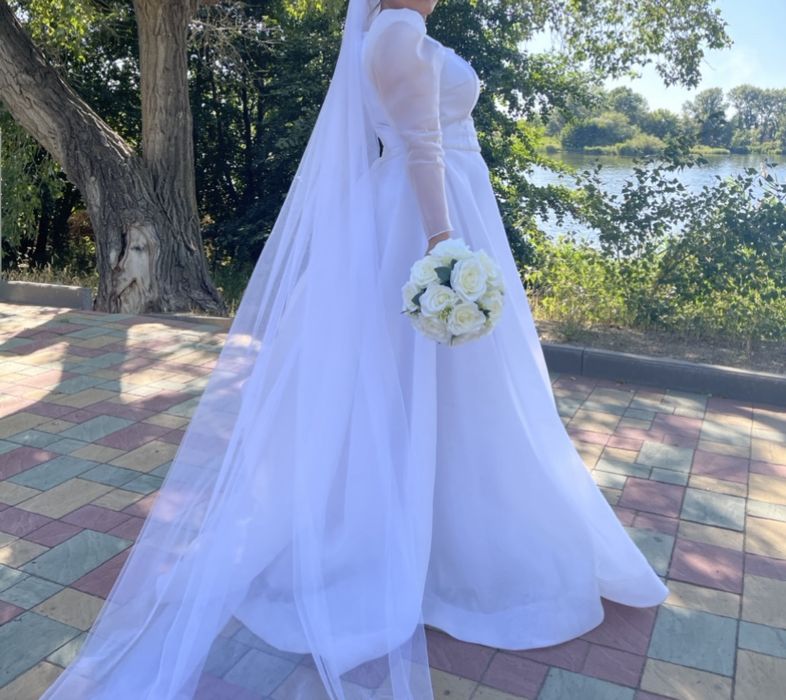 Продам свадебное платье 50 размер