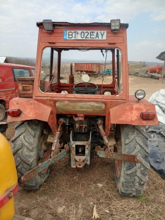 Vând tractor u445
