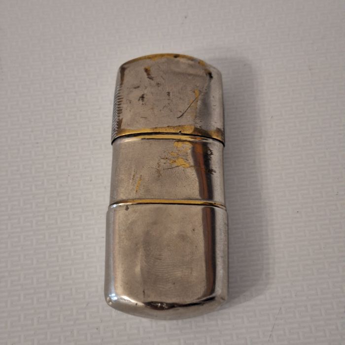 Bricheta Tommy lighter anii 40