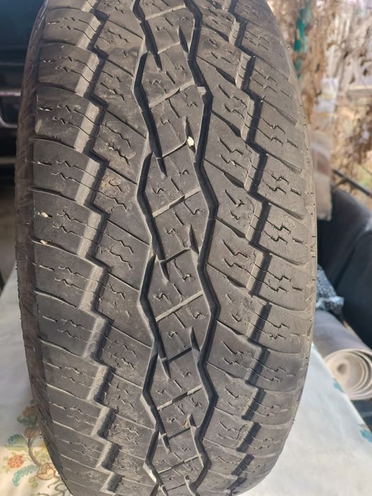 Продам комплект шин. .