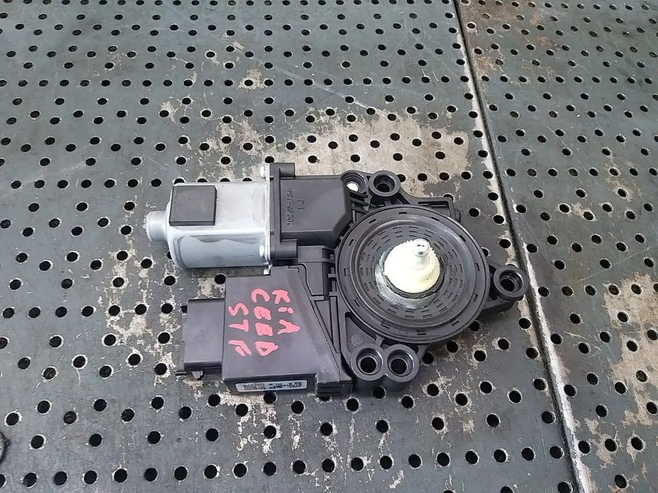 Motoras macara stanga fata kia ceed 2 82450a2010 617012901