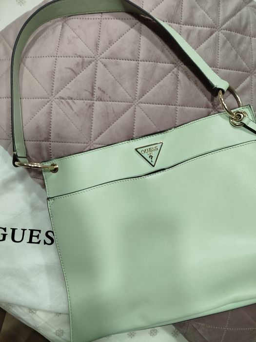 Дамска чанта GUESS