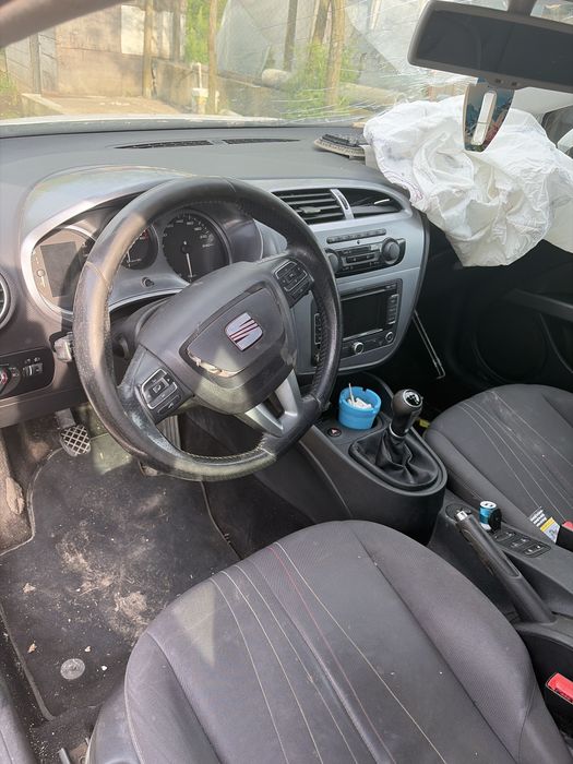 Dezmembrez seat leon