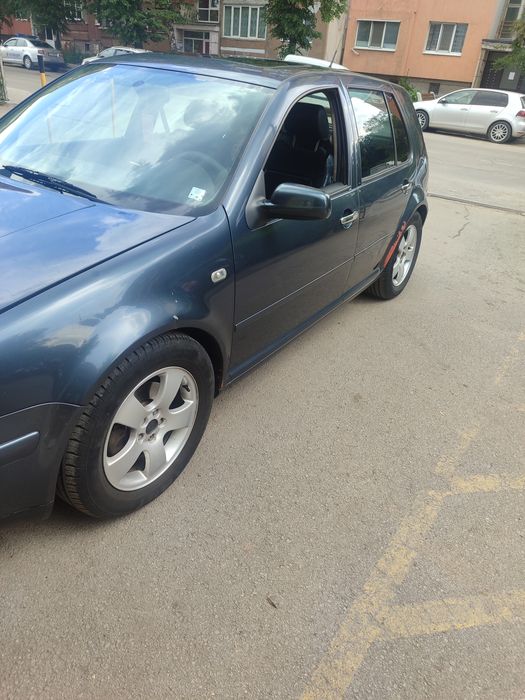 Продавам Голф 4 2.3 v5