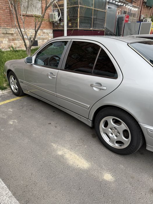 Mercedes-Benz E 220 1996 — 2