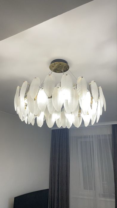 Продам люстру новая