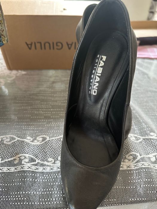 Нови обувки на символични цени