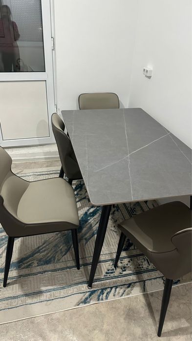 Срочно продам стол со стульями