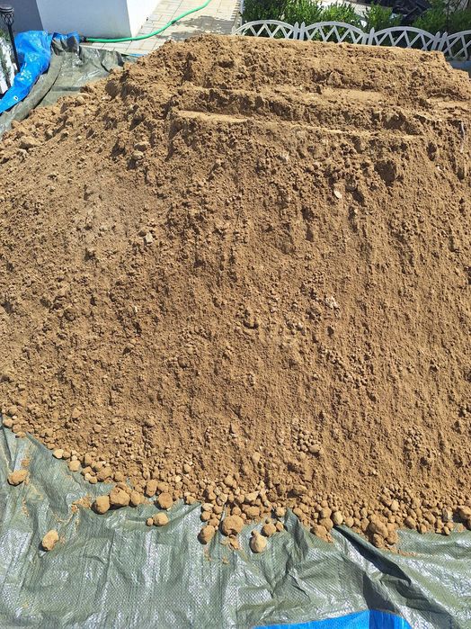 Pământ galben nisipos pentru gazon calitatea 1