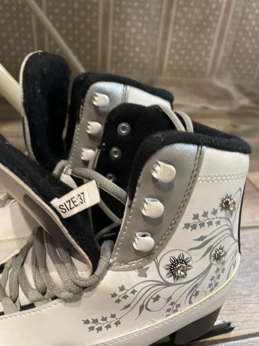 Продам коньки для девочек (девушек)