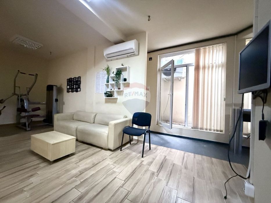 Функционално помещение на ТОП локация за продажба, Център, гр. Варна,