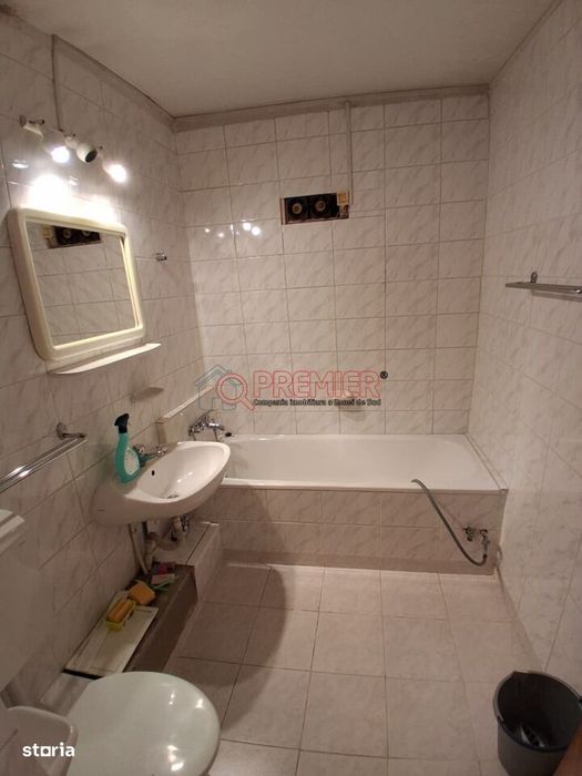 Berceni - Aparatorii Patriei - 3 camere decomandat